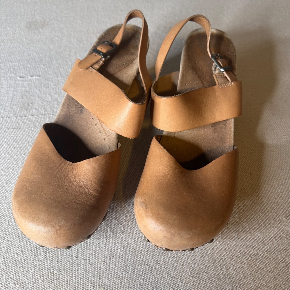 Dansko Tan Leather Closed Toe Clog Sandals Studded Wedge Slingback Size 40